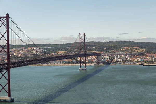 Bridge April Lisbon Tejo River Moving Cars Sunny Day View — Stock Photo, Image