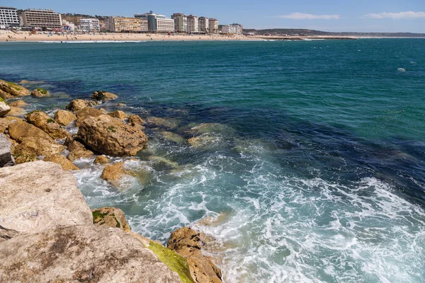 Areál Přímo Oceánu Pláže Písečné Vlny Kameny — Stock fotografie