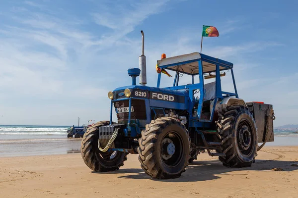 Costa Caparica Portugal Setembro 2020 Artel Pescadores Arrasta Peixes Praia — Fotografia de Stock