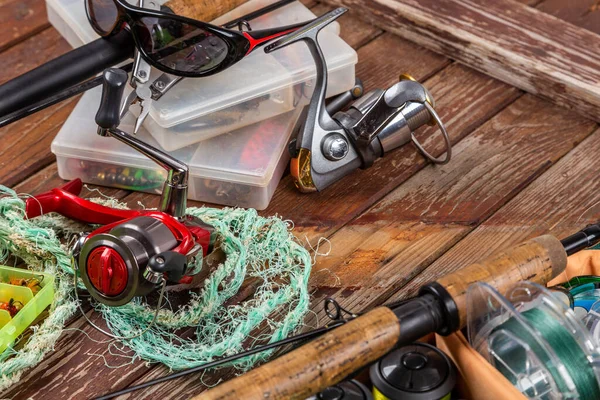 Verschillende Vistactieken Met Staaf Rollen Houten Bruine Achtergrond Mockap Voor — Stockfoto