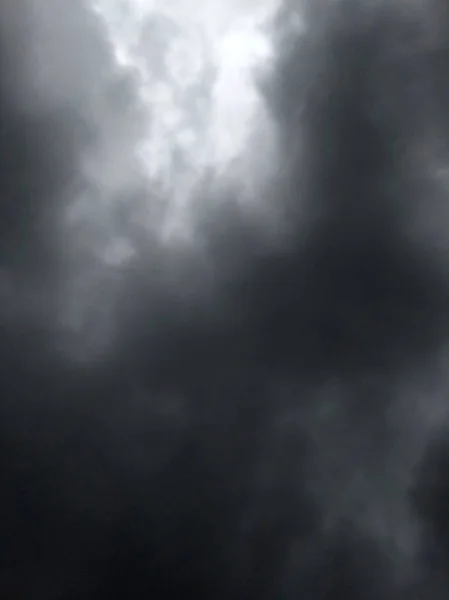 Sűrű Sötét Komor Drámai Thundercloud Nyári Napon — Stock Fotó