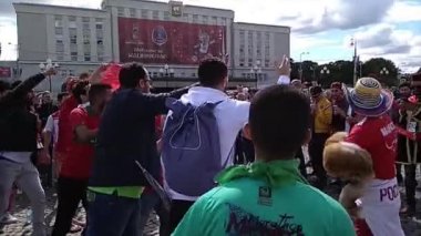 Fas hayranları sloganlar zikretmek ve onların takım kaliningrad Rusya merkezi kare üzerinde 25 Haziran 2018 desteği