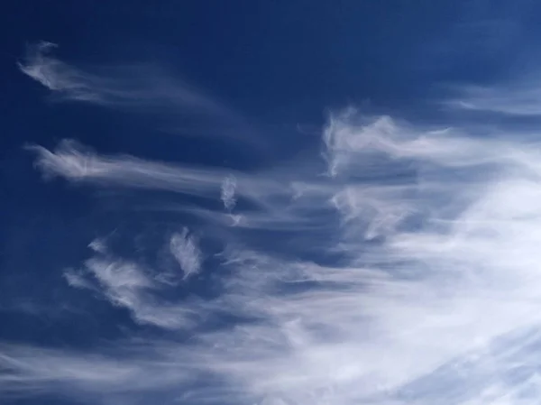 White Spindrift Clouds Blue Sky Sunny Summer Day Background — Stock Photo, Image