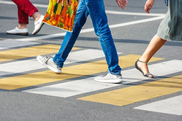 Many Legs People Crossing Pedestrian Crossing Busy Street Downtown Sunny — Stock Photo, Image