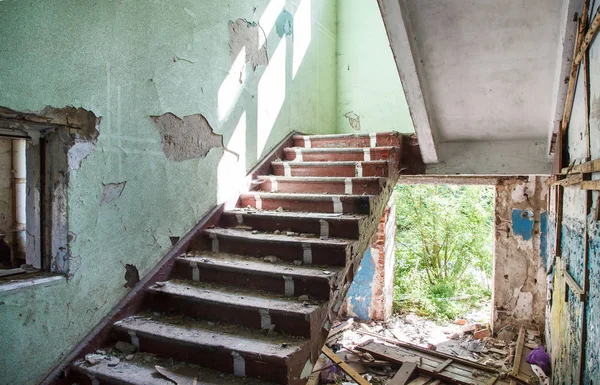 Escalera Hormigón Antigua Casa Abandonada Ruinas —  Fotos de Stock