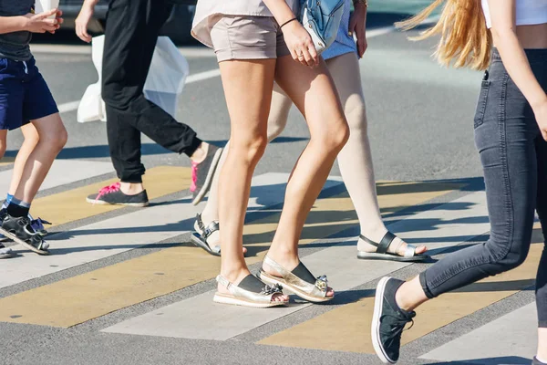 Pedestrians at a pedestrian crossing — Stock Photo, Image