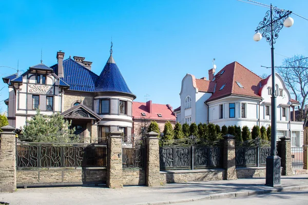 Beautiful new residential mansion — Stock Photo, Image