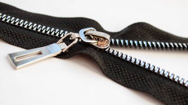 metal açık fermuar lı yakın çekim