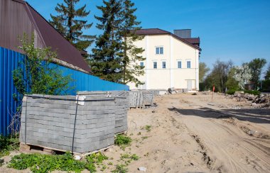 Yeni bir ofis binası inşaatı
