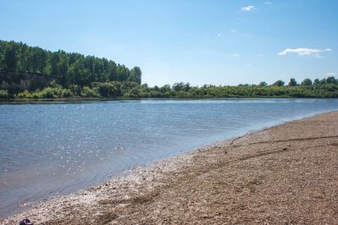 nehir manzara yaz gününde