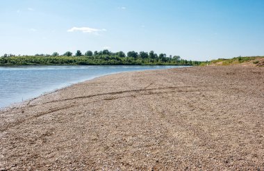 nehir manzara yaz gününde