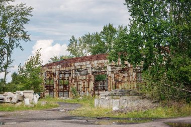 eski terk edilmiş hangar