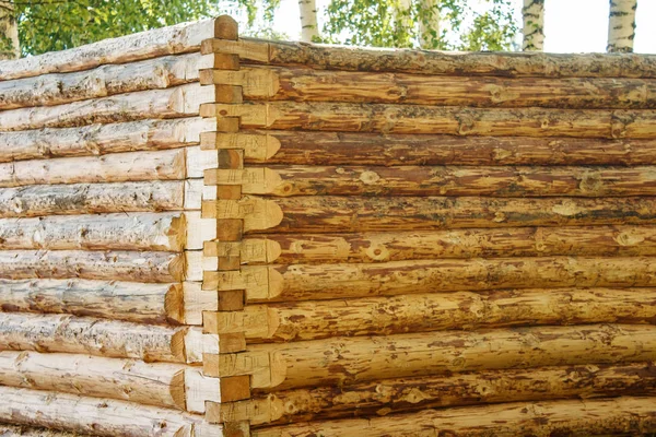 Construcción de una nueva casa de madera en el pueblo —  Fotos de Stock