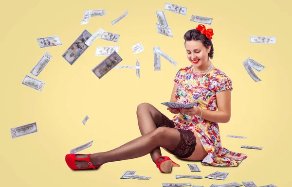 Young woman counting dollars — Stock Photo, Image