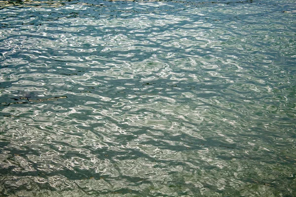 Parlak Turkuaz Deniz Dalgaları Yaklaşıyor Soyut Arkaplan — Stok fotoğraf