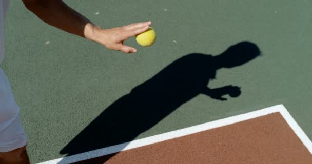 Super Slowmotion Tennisspelare Studsar Bollen Förbereder Sig För Att Tjäna — Stockvideo