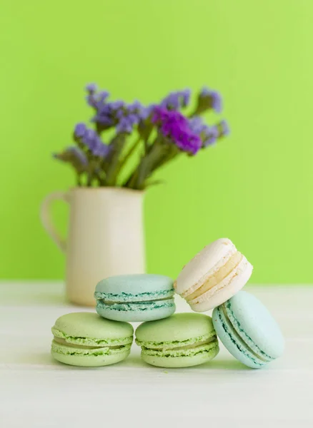 Cake macaron or macaroon from above, colorful almond cookies, pastel colors. — Stock Photo, Image