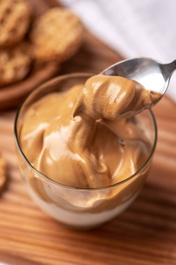 Bardaktaki nefis kahve köpüğü..