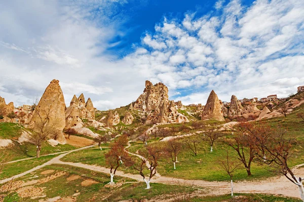 Naturalny kamień twierdzy w mieście Üçhisar — Zdjęcie stockowe