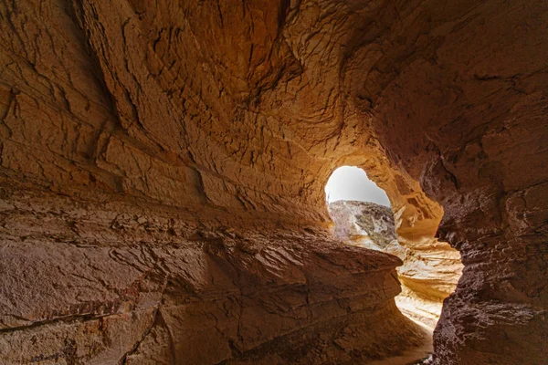 Casa grotta in roccia solida — Foto Stock