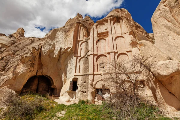 Templo Antigo Penhascos Pedra Casas Cavernas Perto Goreme Turquia — Fotografia de Stock