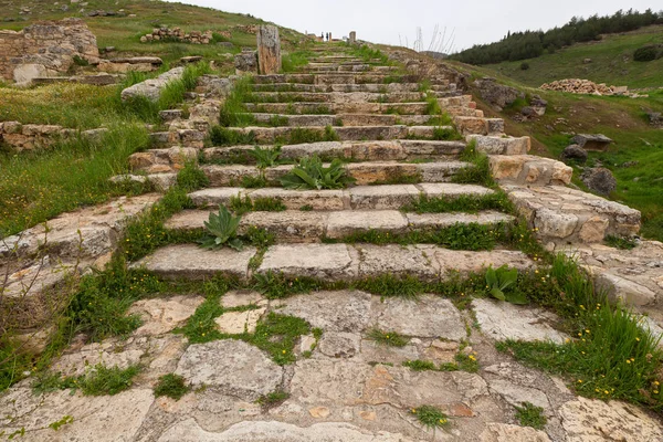 Gamla trappor i gamla staden, Hierapolis nära Pamukkale, Turkiet — Stockfoto