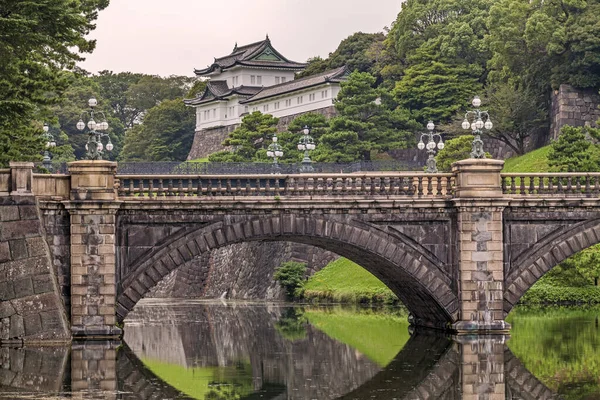 Le pont de Nijubashi menant au palais impérial — Photo