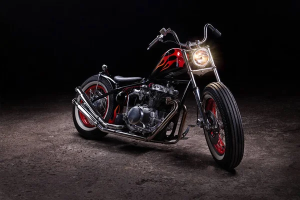 Custom bobber motorbike in an workshop garage. — Stock Photo, Image