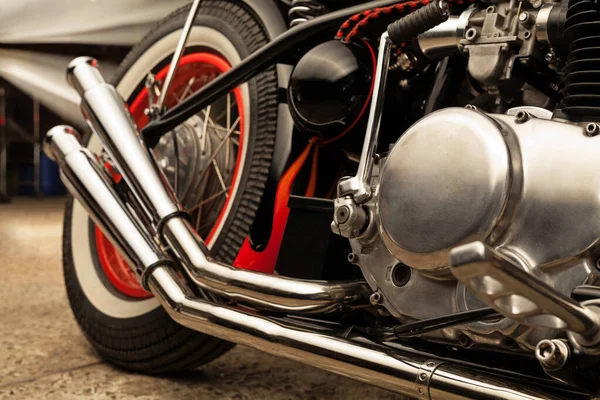 Custom bobber motorbike in an workshop garage. — Stock Photo, Image