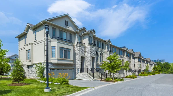 Özel lüks evi Toronto, Kanada banliyölerinde inşa.