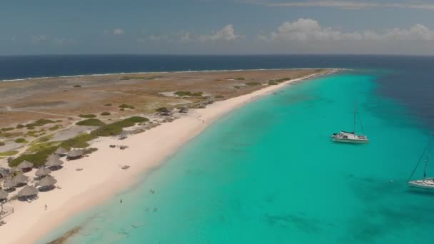 Klein Curacao Island. Drone skytte — Stockvideo