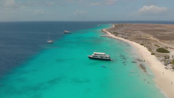 Klein Curacao Island. Drone skytte — Stockvideo