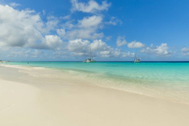 Sahilde katamaranlar