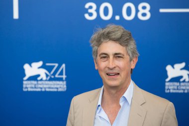 Alexander Payne, 30 Ağustos 2017 'de İtalya' da düzenlenen 74. Venedik Film Festivali 'nde küçültme fotoğraf çekiminde.