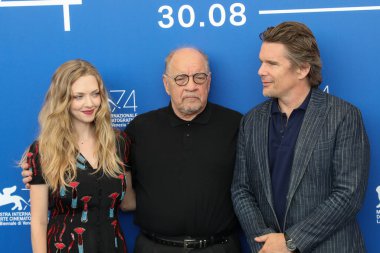 Amanda Seyfried, Ethan Hawke, Paul Schrader 31 Ağustos 2017 'de İtalya' da düzenlenen 74. Venedik Film Festivali 'nde