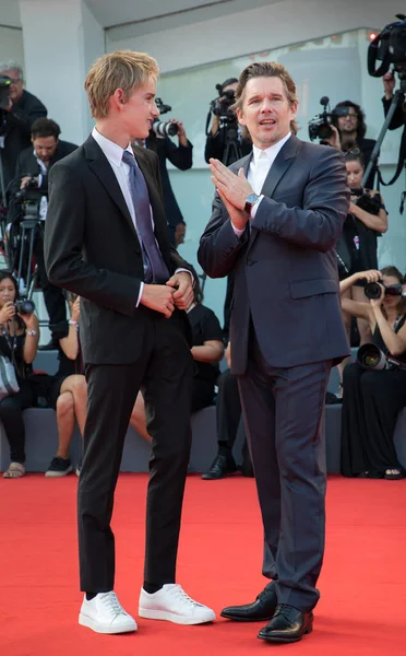 Ethan Hawke, Levon Roan Thurman-Hawke 31 Ağustos 2017 'de İtalya' da düzenlenen 74.