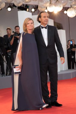 Alexandre Desplat, Dominique Lemonnier 31 Ağustos 2017 'de İtalya' da düzenlenen 74. Venedik Film Festivali 'nde gösterime girdi.