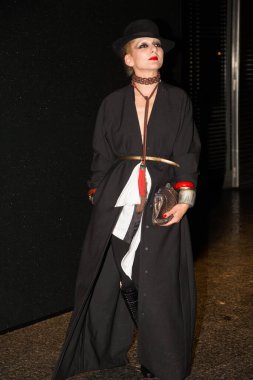 Catherine Baba, Saint Laurent Show 'a katıldı. Paris Moda Haftası Kadın Giyim 2016. 5 Ekim 2015 Paris, Franc