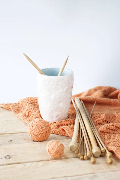 Wooden Knitting Needles Tufts Thread Orange Plaid Hand Made Glass — Stock Photo, Image