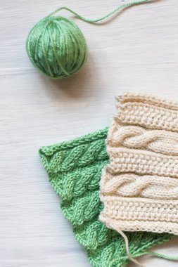 Beyaz bir arka plan için iki parlak desenler