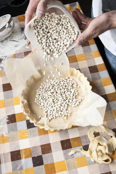 Voorbereiding Van Een Formulier Voor Het Bakken Van Een Taart — Stockfoto