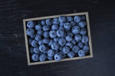 Lezzetli ve sağlıklı bir atıştırmalık: sulu ve tatlı yaban mersini.