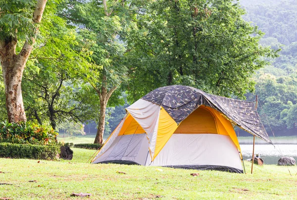 Toeristische Koepel Tent Kamperen Het Bos Kamperen Plaats Meerzicht — Stockfoto