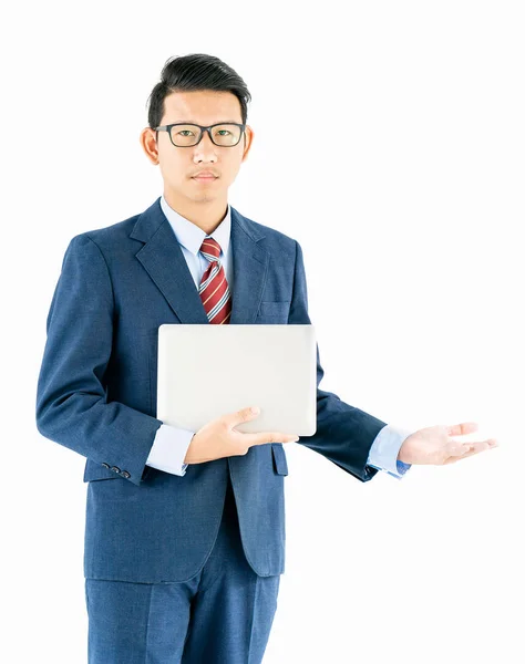 Junge Asiatische Geschäftsmann Porträt Anzug Und Brille Hält Einen Laptop — Stockfoto