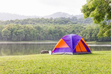 Lake Side orman kamp sitedeki kamp turist dome çadır