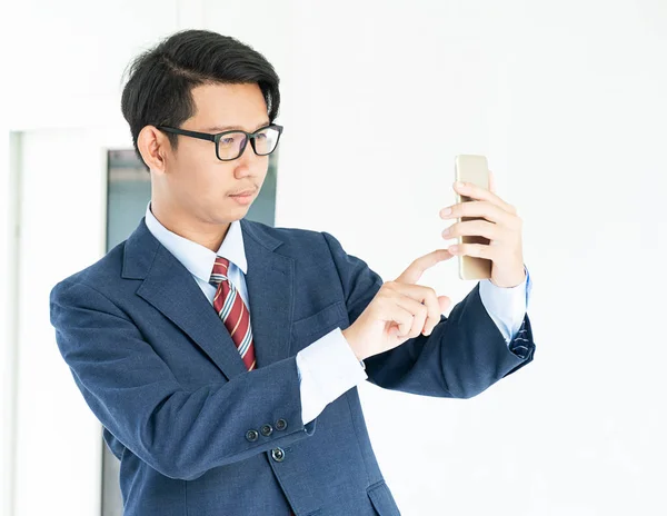Young Asian Business Men Portrait Suit Holding Smartphone White Background — Stock Photo, Image