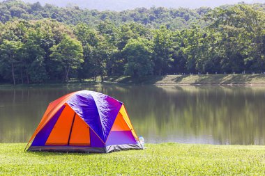 Lake Side orman kamp sitedeki kamp turist dome çadır