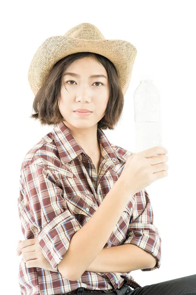 Joven Mujer Bonita Sombrero Vaquero Camisa Cuadros Sosteniendo Una Botella —  Fotos de Stock