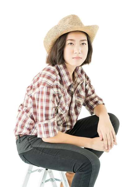 Joven Mujer Bonita Sombrero Vaquero Camisa Cuadros Posando Estudio Con — Foto de Stock