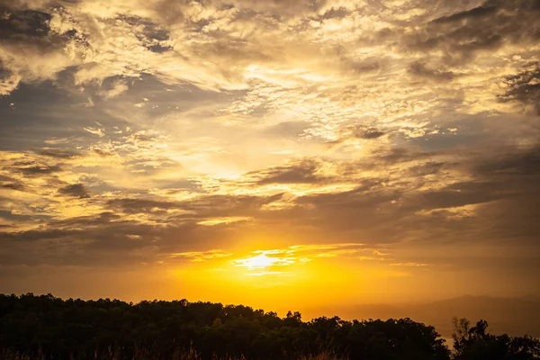 Dramáticas Nubes Atardecer Cielo Una Noche Verano —  Fotos de Stock